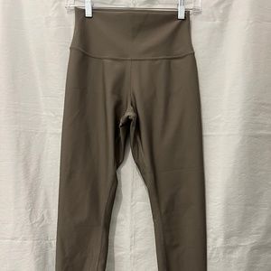 Alo Yoga Airlift Leggings - Medium - Olive Branch - M